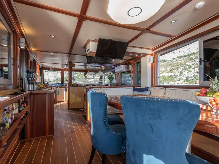 TREBENNA Custom Sailing Yacht 23m - saloon dining area TREBENNA Custom Sailing Yacht 23m - saloon dining area