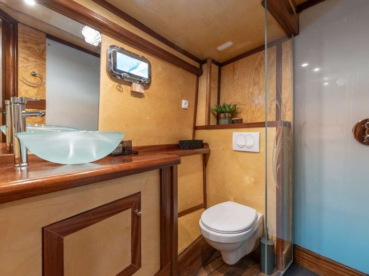 TREBENNA Custom Sailing Yacht 23m - master cabin bathroom TREBENNA Custom Sailing Yacht 23m - master cabin bathroom