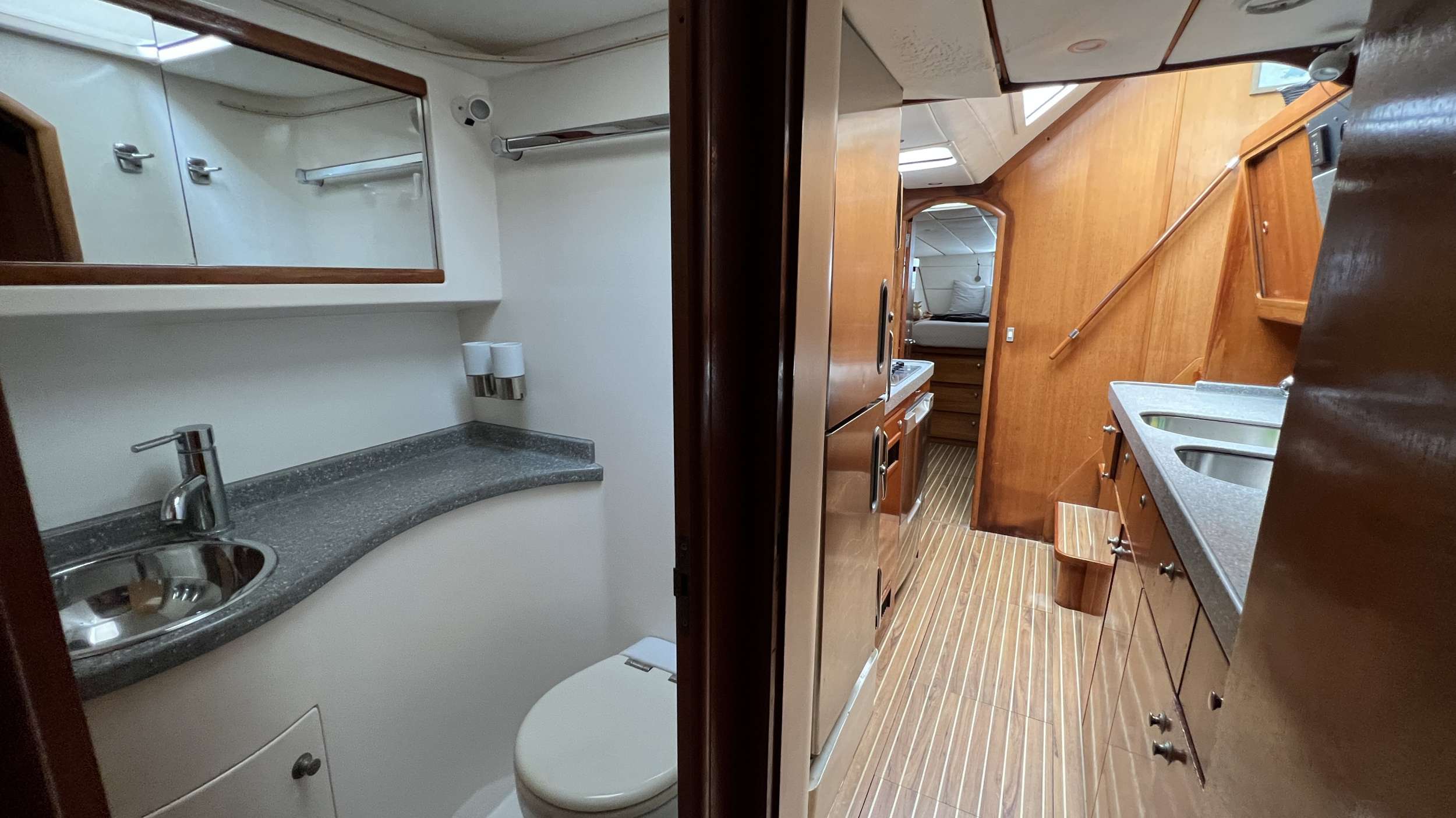 AD ASTRA Lagoon 57 - cabin 2 bathroom