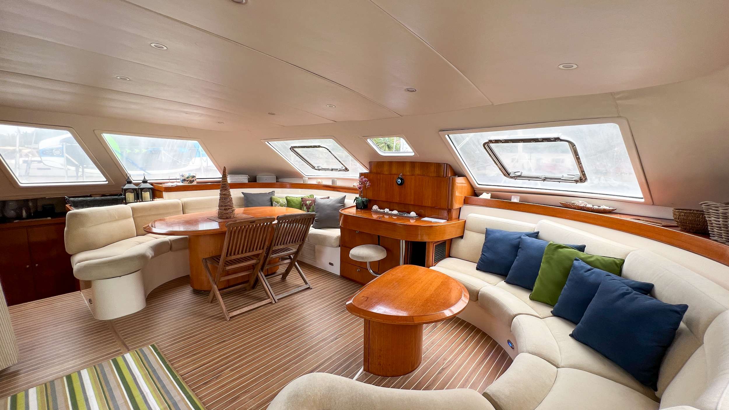 AD ASTRA Lagoon 57 - saloon lounge and dining