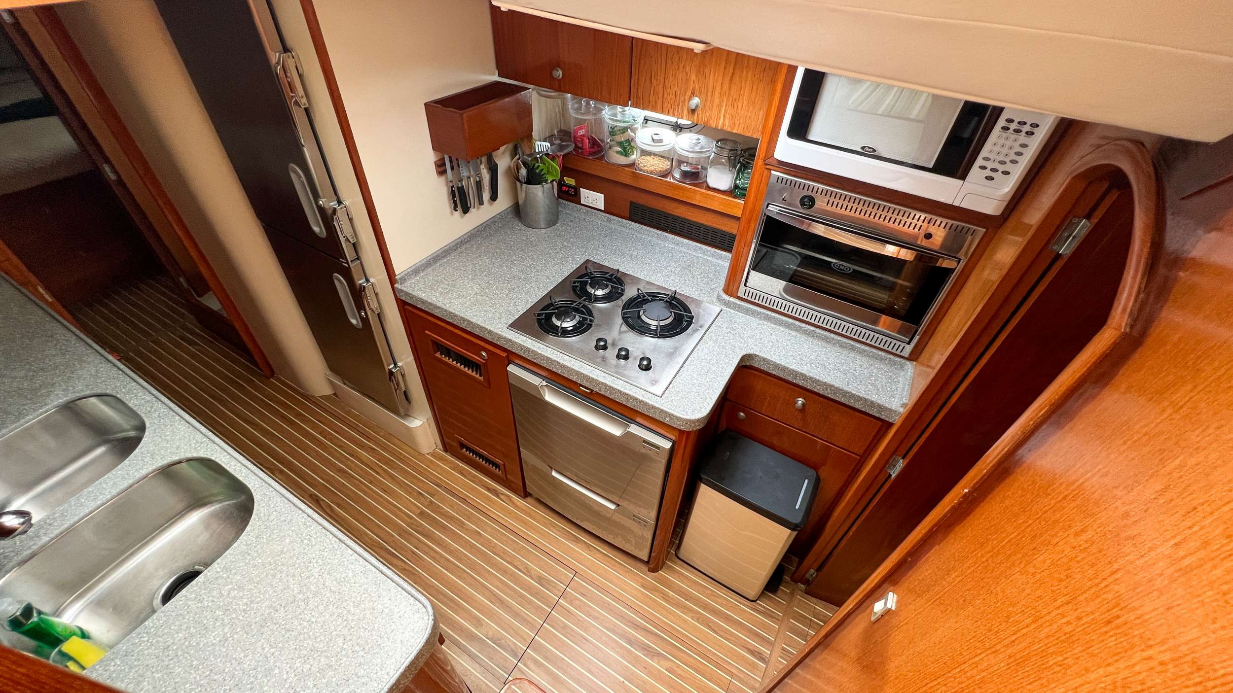 AD ASTRA Lagoon 57 - galley