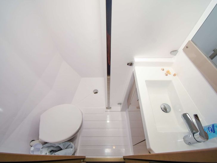 G3 Fountain Pajot Aura 51 - cabin 3 bathroom G3 Fountain Pajot Aura 51 - cabin 3 bathroom