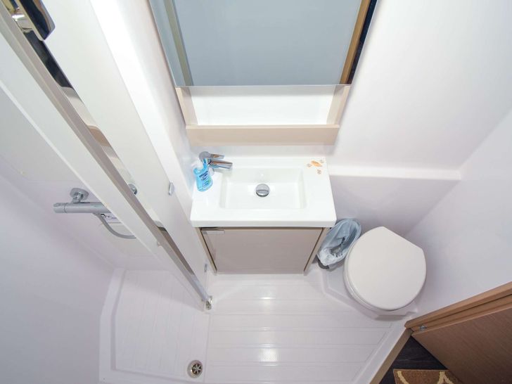 G3 Fountain Pajot Aura 51 - cabin 4 bathroom G3 Fountain Pajot Aura 51 - cabin 4 bathroom