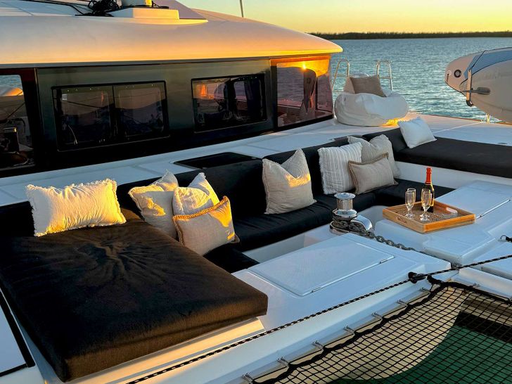 WHISPERS II Lagoon 560 - Foredeck Seating WHISPERS II Lagoon 560 - Foredeck Seating