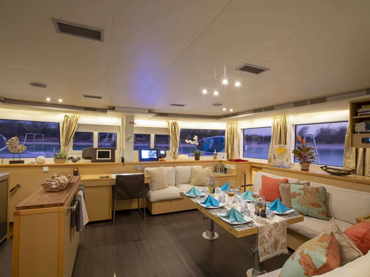 WHISPERS II Lagoon 560 - saloon WHISPERS II Lagoon 560 - saloon