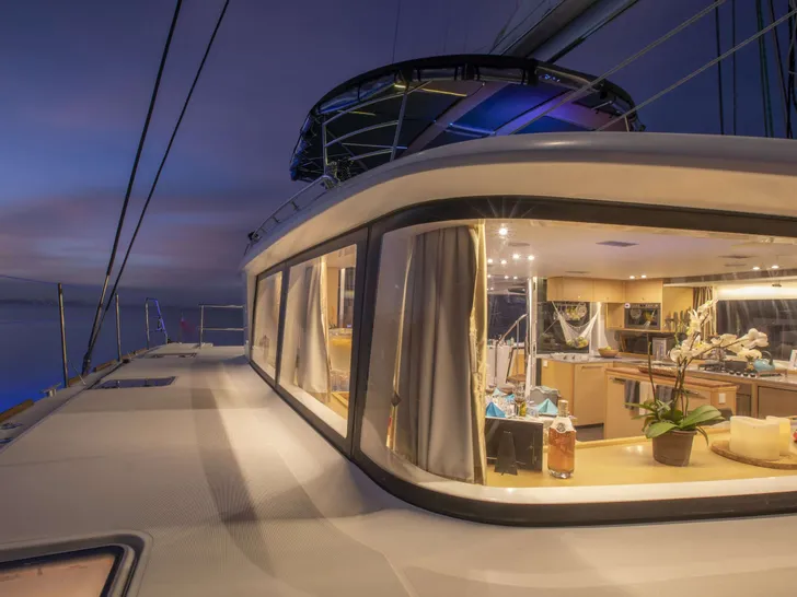 WHISPERS II Lagoon 560 - at night WHISPERS II Lagoon 560 - at night