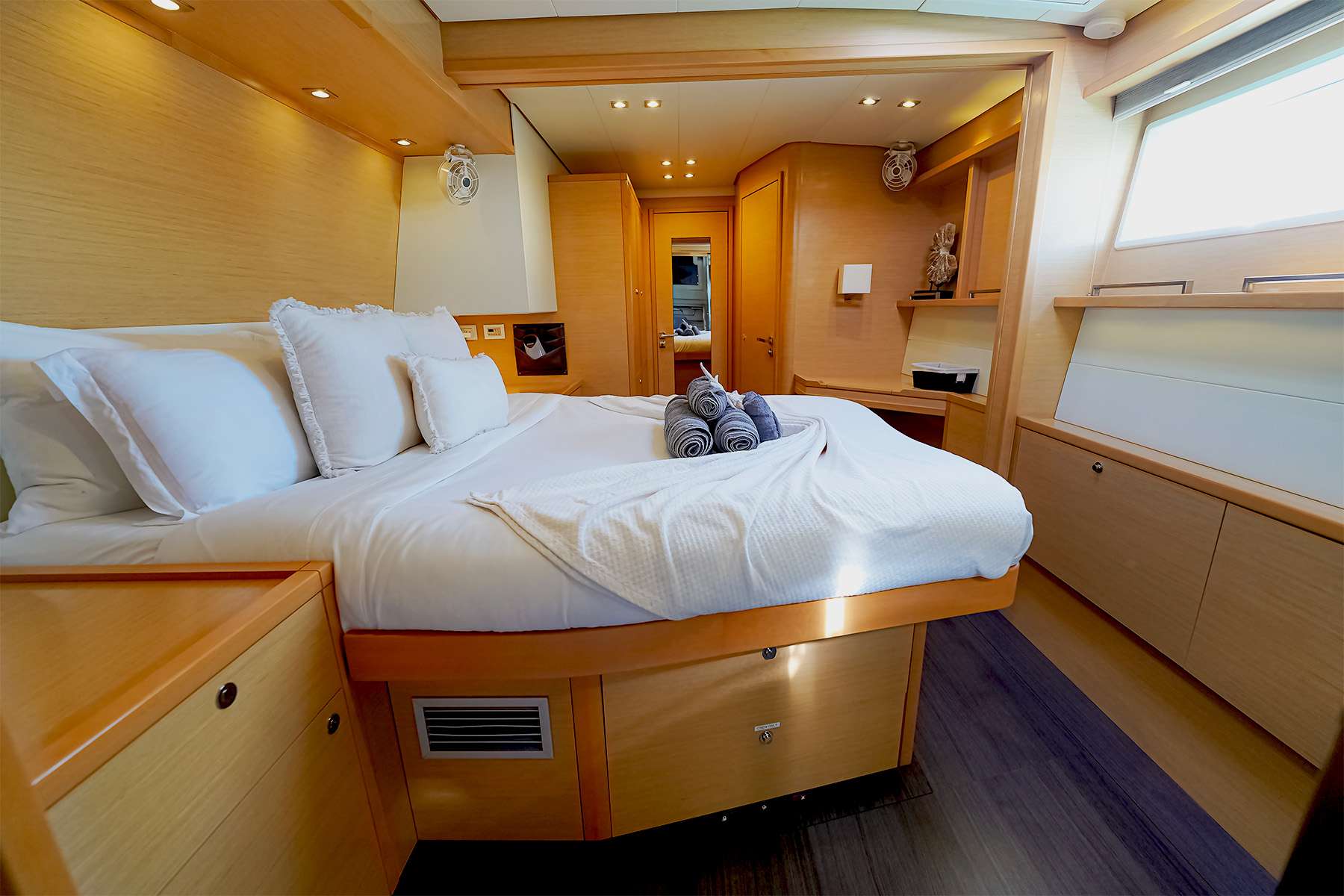 Charter Yacht WHISPERS II - Lagoon 560 - 4 Cabins - Nassau - Exumas - Bahamas