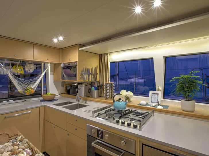 WHISPERS II Lagoon 560 - galley WHISPERS II Lagoon 560 - galley