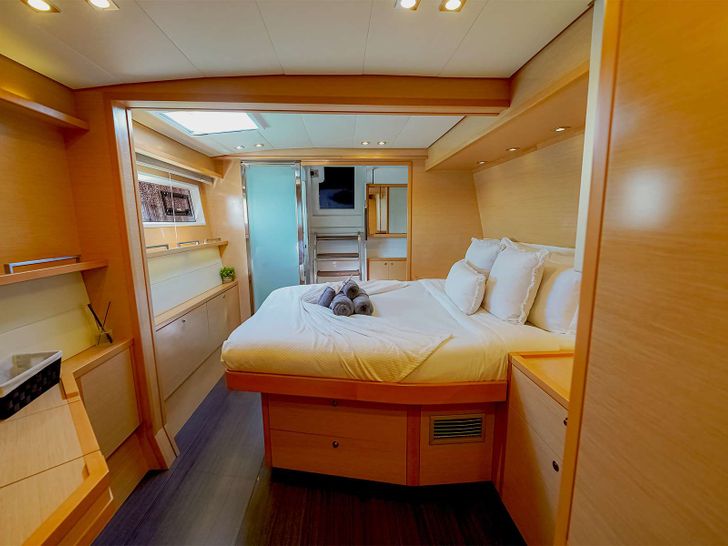 WHISPERS II Lagoon 560 - Master Cabin with Exit WHISPERS II Lagoon 560 - Master Cabin with Exit