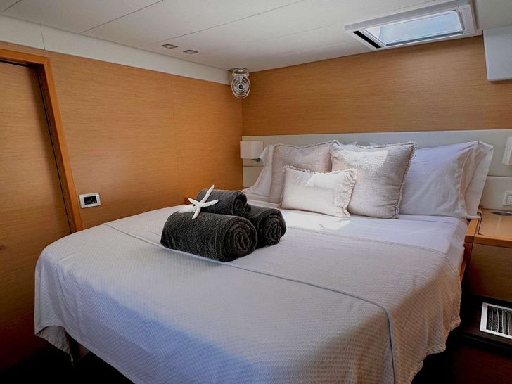 WHISPERS II Lagoon 560 - Guest Cabin WHISPERS II Lagoon 560 - Guest Cabin