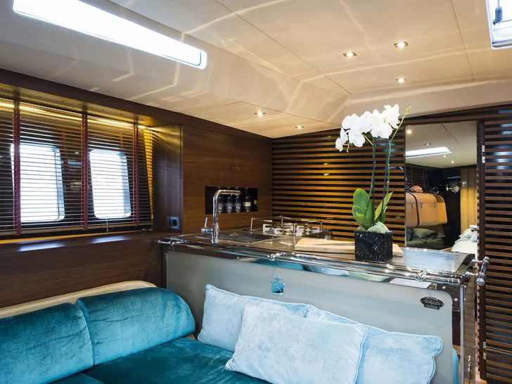 TUSCAN SPIRIT Hanse 62 - galley TUSCAN SPIRIT Hanse 62 - galley