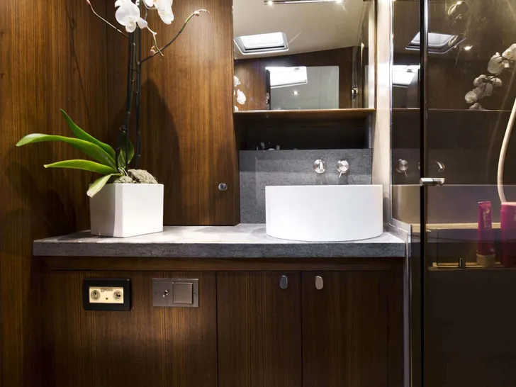 TUSCAN SPIRIT Hanse 62 - cabin bathroom TUSCAN SPIRIT Hanse 62 - cabin bathroom