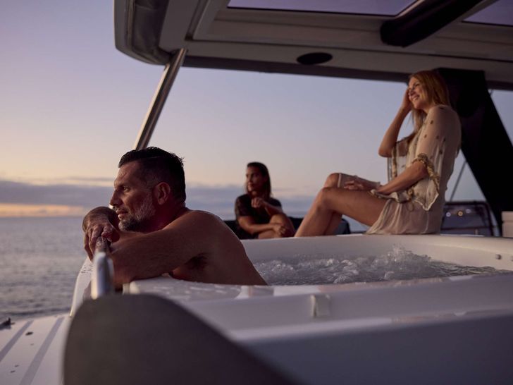 LA GATTA Lagoon Seventy 7 - guests in the jacuzzi LA GATTA Lagoon Seventy 7 - guests in the jacuzzi