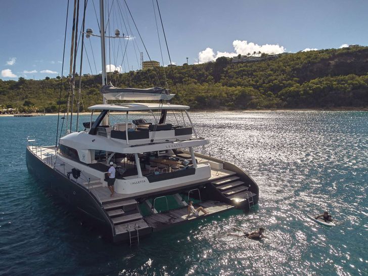 LA GATTA Lagoon Seventy 7 - aft shot LA GATTA Lagoon Seventy 7 - aft shot