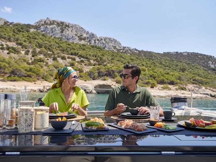 AIZU Trehard 99 - alfresco breakfast AIZU Trehard 99 - alfresco breakfast