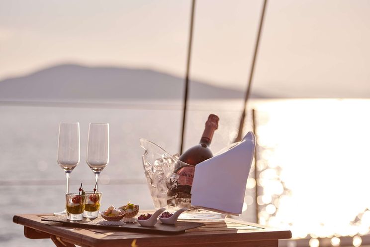 Charter Yacht AIZU - Trehard 99 - 4 Cabins - Athens - Mykonos - Paros - Cyclades - Greece