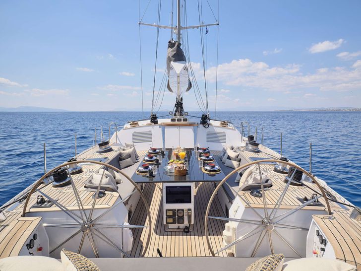 AIZU Trehard 99 - upper deck dining area AIZU Trehard 99 - upper deck dining area