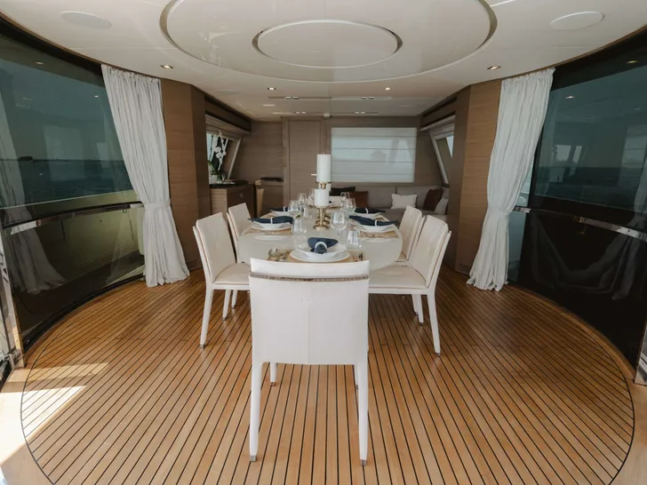 BONUS ROUND Ferretti Custom Line Navetta 28 - indoor dining area BONUS ROUND Ferretti Custom Line Navetta 28 - indoor dining area