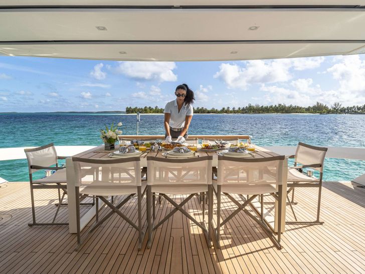 NO MATTER WHAT - Alfresco dining NO MATTER WHAT - Alfresco dining