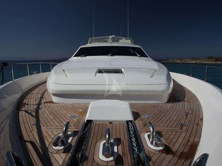 KENTAVROS II Ferretti 80 - foredeck KENTAVROS II Ferretti 80 - foredeck