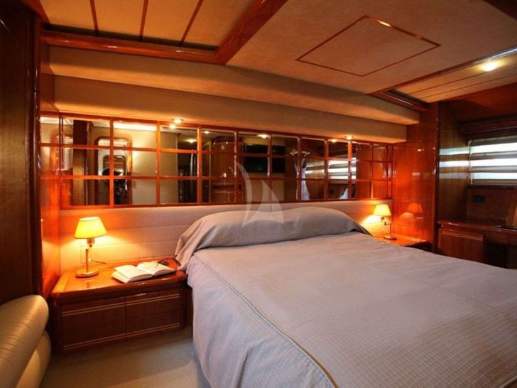 KENTAVROS II Ferretti 80 - master cabin with the lights on KENTAVROS II Ferretti 80 - master cabin with the lights on