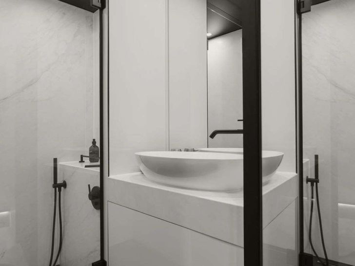 MOONLIGHT Moon Yacht 60 - VIP cabin bathroom MOONLIGHT Moon Yacht 60 - VIP cabin bathroom