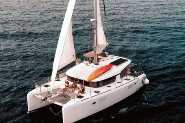 Charter Yacht BUMBLEBEE - Lagoon 39 - 3 Cabins - Grenadines