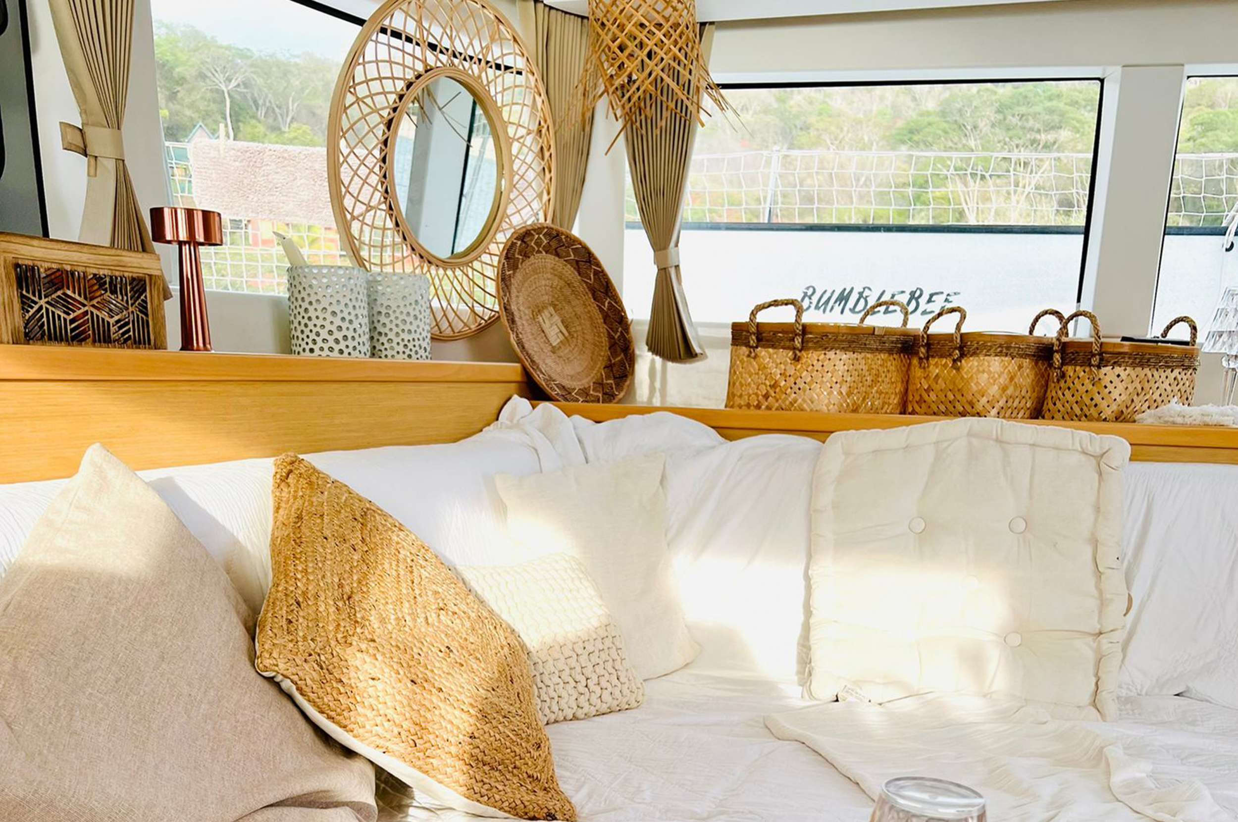 Charter Yacht BUMBLEBEE - Lagoon 39 - 3 Cabins - Grenadines