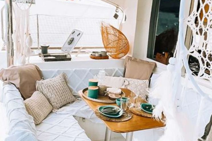 Charter Yacht BUMBLEBEE - Lagoon 39 - 3 Cabins - Grenadines