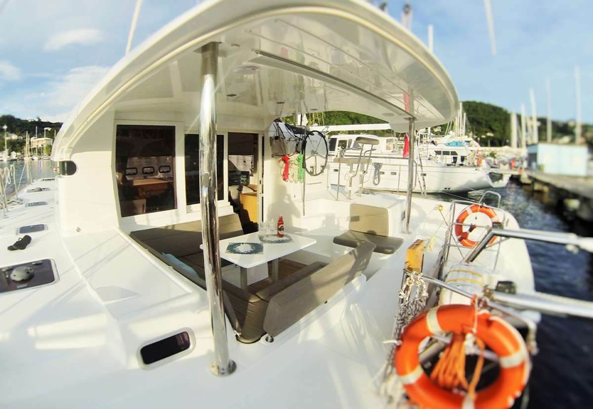 Charter Yacht BUMBLEBEE - Lagoon 39 - 3 Cabins - Grenadines