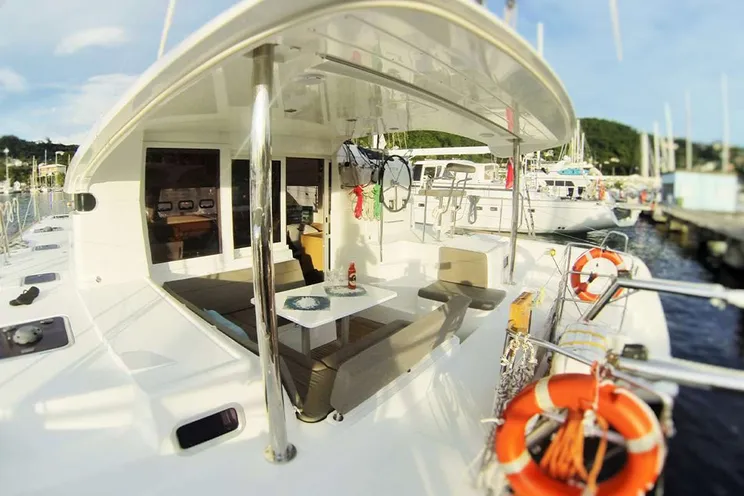 Charter Yacht BUMBLEBEE - Lagoon 39 - 3 Cabins - Grenadines