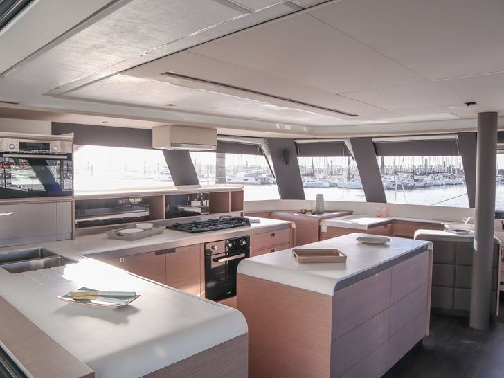 PERFECT LANDING Fountaine Pajot Samana 59 - Main Saloon PERFECT LANDING Fountaine Pajot Samana 59 - Main Saloon