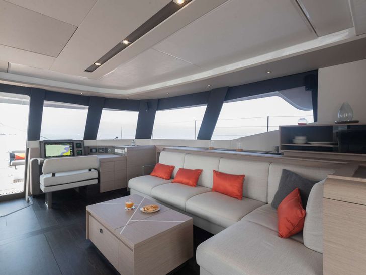 PERFECT LANDING Fountaine Pajot Samana 59 - Saloon Seating PERFECT LANDING Fountaine Pajot Samana 59 - Saloon Seating