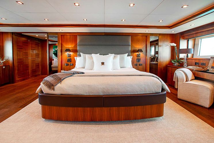Charter Yacht ACACIA - Sunseeker 131 - 5 Cabins - Nassau - Staniel Cay - Exumas