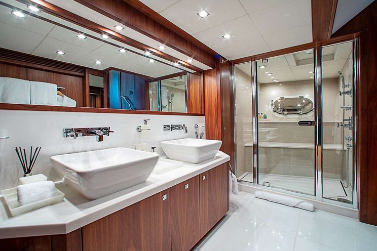 Charter Yacht ACACIA - Sunseeker 131 - 5 Cabins - Nassau - Staniel Cay - Exumas