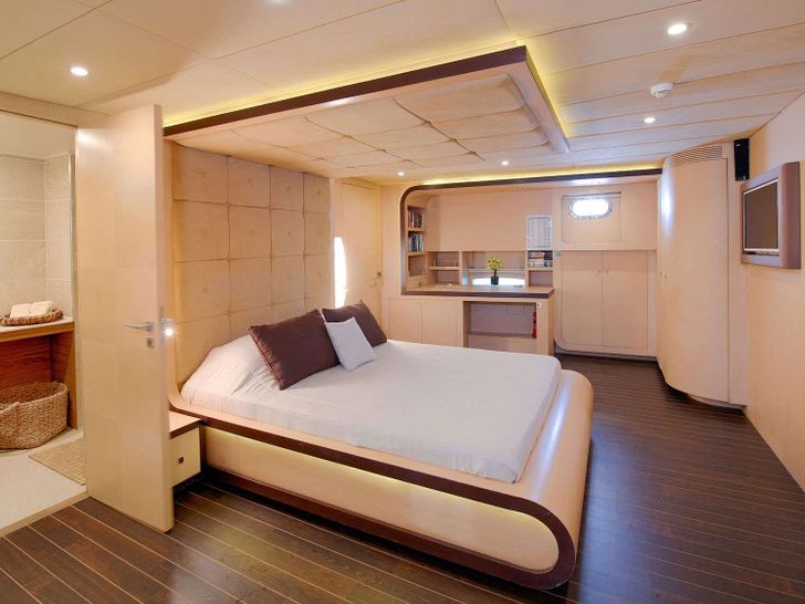 THE WALL 40m Custom Gulet Master Cabin