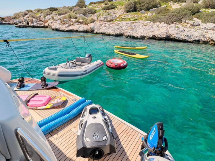 LADY L Altamar 64 - water toys LADY L Altamar 64 - water toys