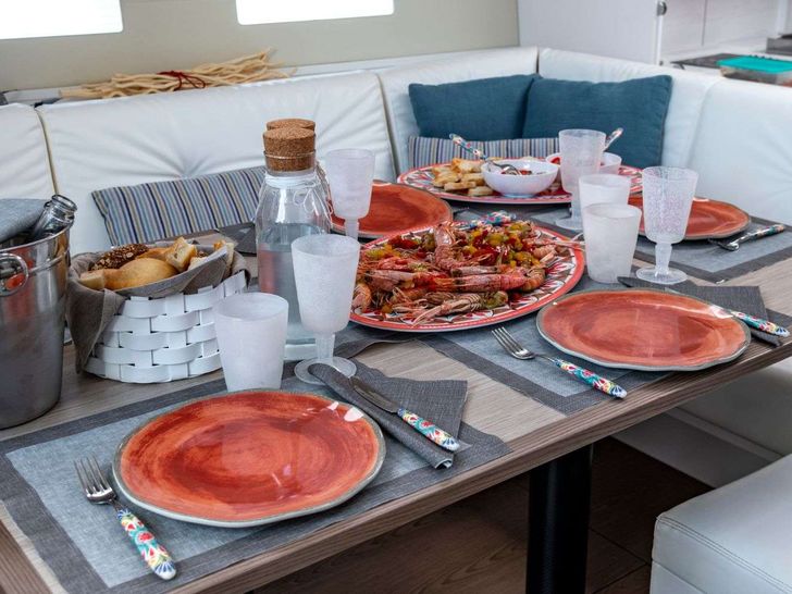 PURA FOLLIA Felci Yacht Design 60 - indoor dining PURA FOLLIA Felci Yacht Design 60 - indoor dining