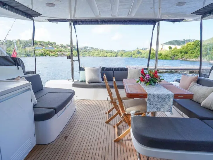 ADAGIO Lagoon 51 - aft deck with alfresco dining area ADAGIO Lagoon 51 - aft deck with alfresco dining area