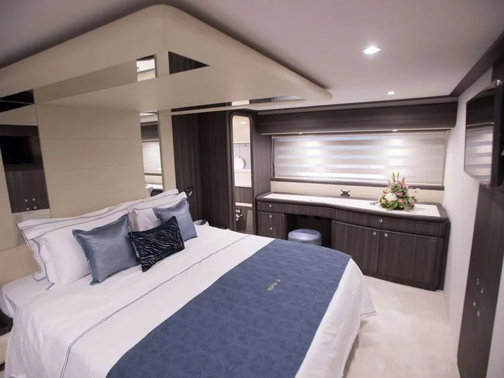 SOFIA D - Ferreti 76,master cabin SOFIA D - Ferreti 76,master cabin