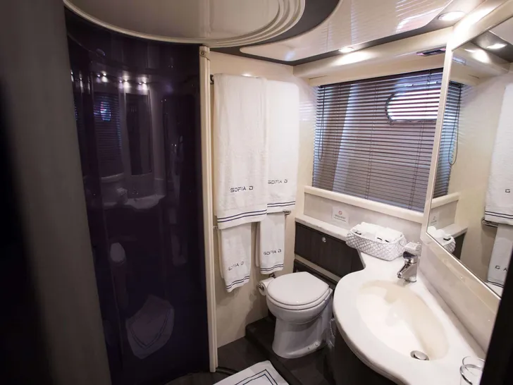 SOFIA D - Ferreti 76,VIP cabin bathroom SOFIA D - Ferreti 76,VIP cabin bathroom