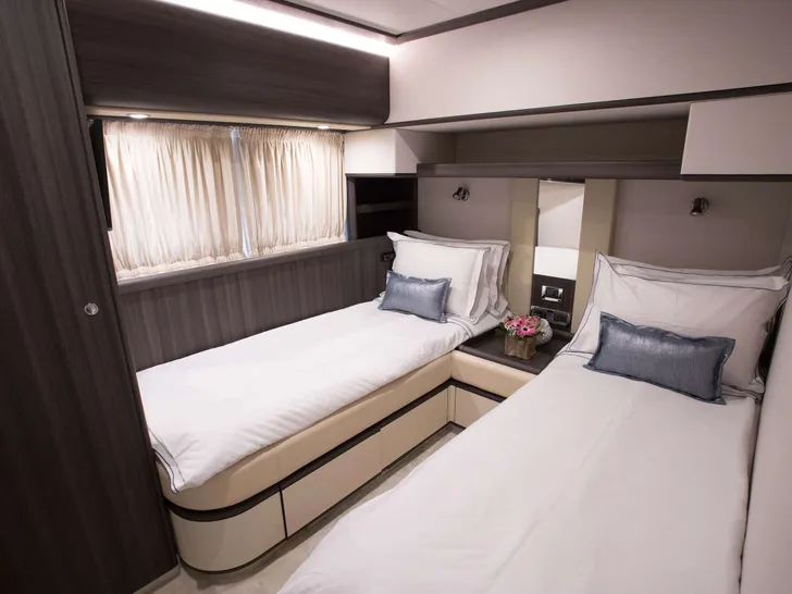 SOFIA D - Ferreti 76,twin cabin 1 SOFIA D - Ferreti 76,twin cabin 1