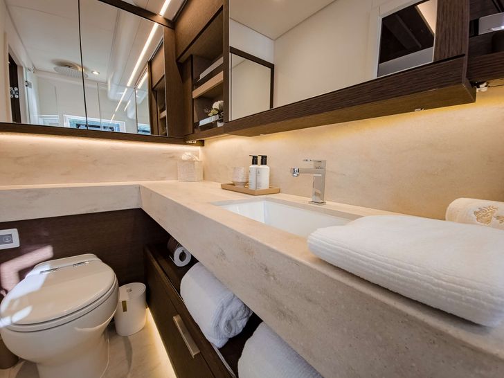 AEOLUS 77 Lagoon 77 - VIP cabin 1 bathroom AEOLUS 77 Lagoon 77 - VIP cabin 1 bathroom