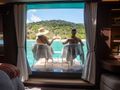 AEOLUS 77 Lagoon 77 - guests on the side balcony AEOLUS 77 Lagoon 77 - guests on the side balcony