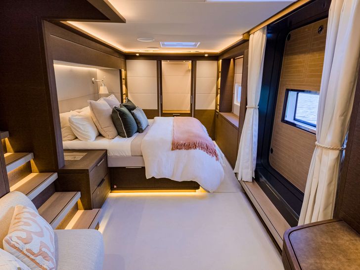 AEOLUS 77 Lagoon 77 - master cabin AEOLUS 77 Lagoon 77 - master cabin