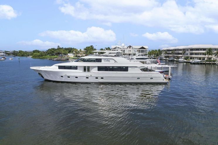 Charter Yacht EDEN - Westport 112 - 4 Cabins - Nassau - Exumas - Bahamas