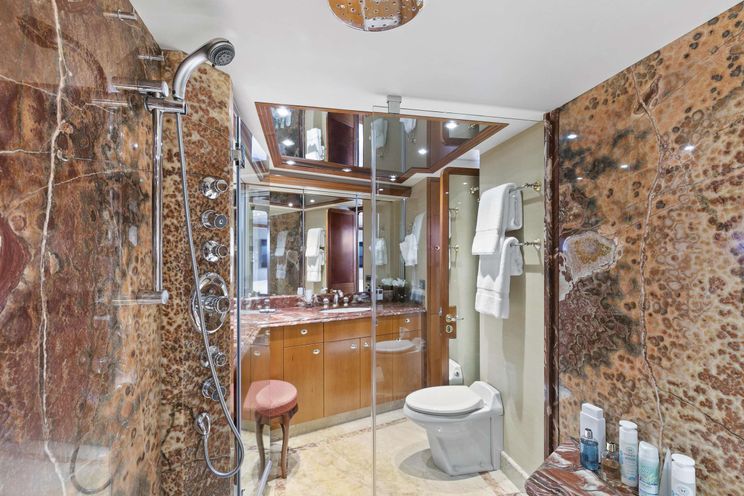 Charter Yacht EDEN - Westport 112 - 4 Cabins - Nassau - Exumas - Bahamas