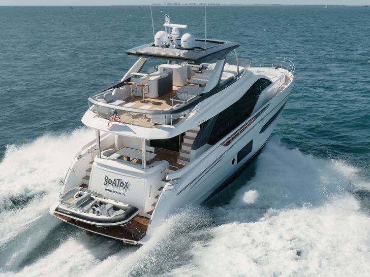 BOATOX - Azimut 78,cruising stern view BOATOX - Azimut 78,cruising stern view