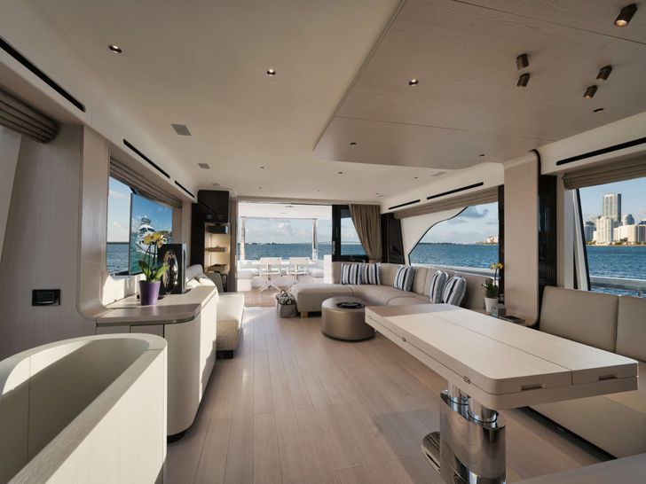 BOATOX - Azimut 78,saloon's view from the dining area