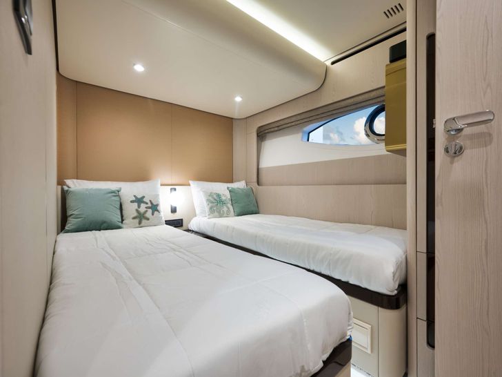 BOATOX - Azimut 78,twin cabin BOATOX - Azimut 78,twin cabin